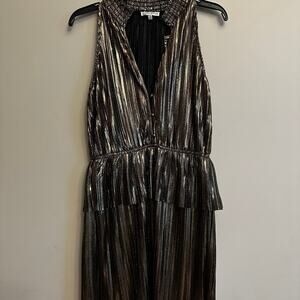 Moon River Metallic Pleated Sleeveless Mini Dress Medium Gold Black Party